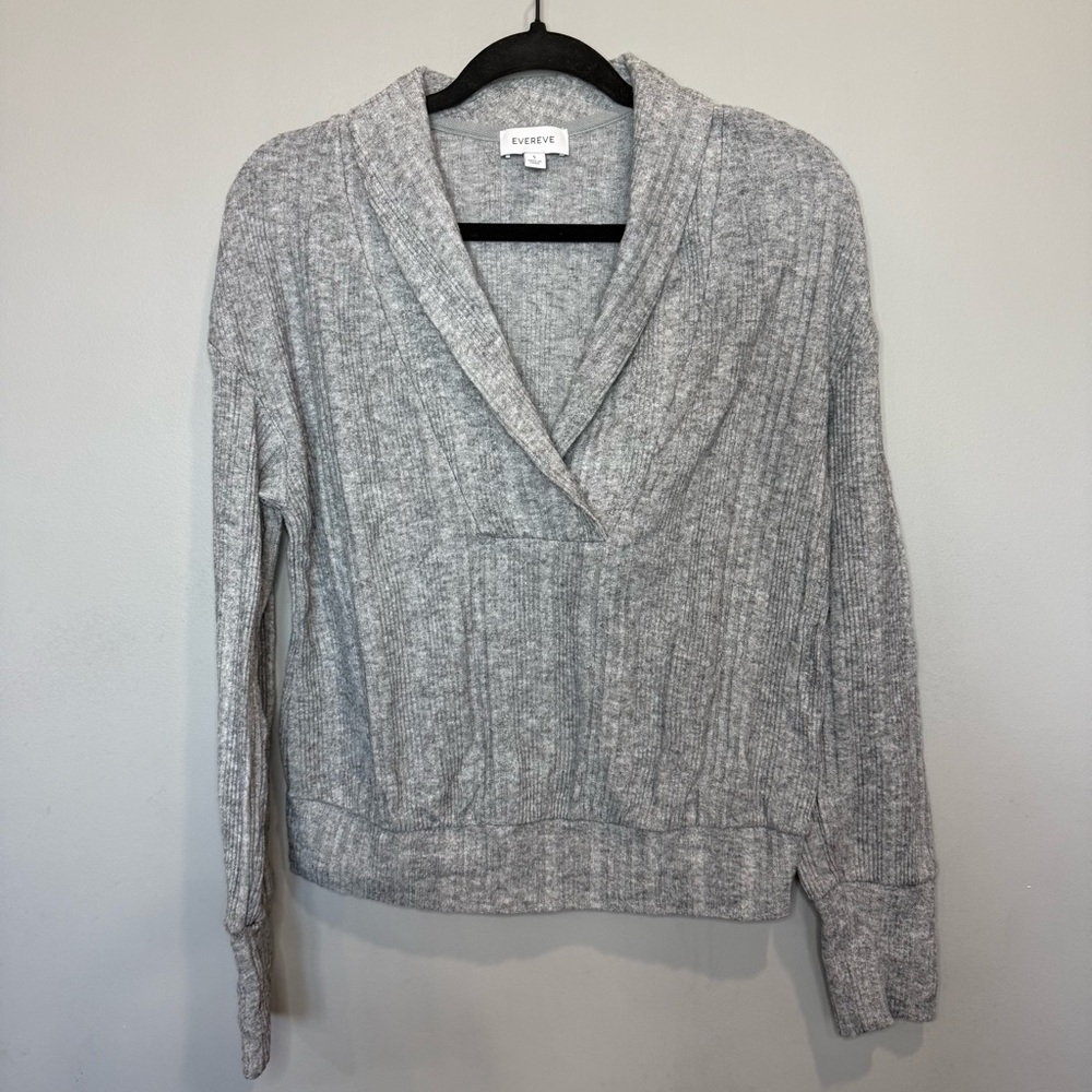 Evereve Light Gray V-Neck Sweater